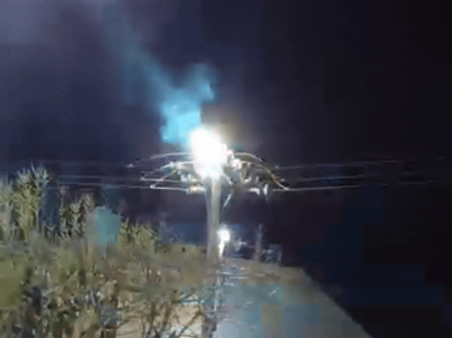 Explotó un cable de media tensión y dejó a varios barrios sin luz ⚡