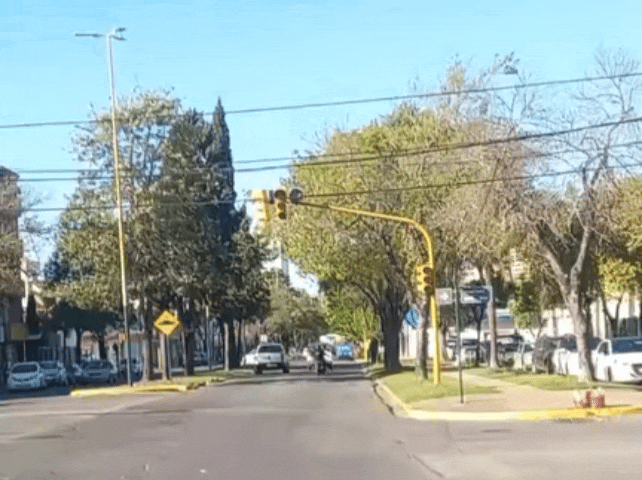 CAOS EN ARISTÓBULO: semáforos apagados en varias cuadras 🚦