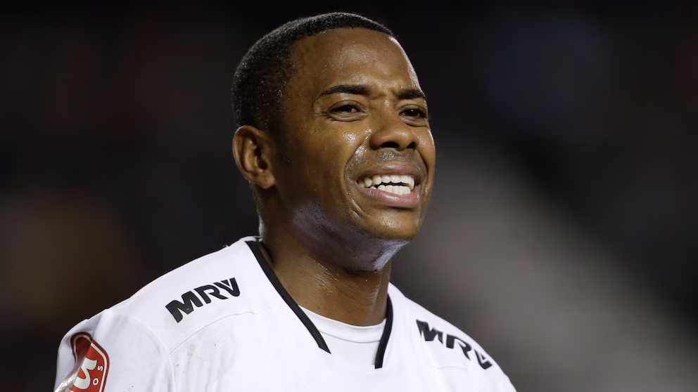 “Asesinos vs violadores”: Robinho DT carcelario 🇨🇦👮🏻‍♂️