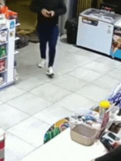 Robo de madrugada en el Puerto: kiosquero a punta de pistola