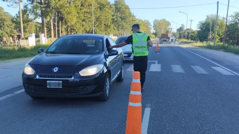 Tres policías detenidos por pedir coimas en la Ruta 1😡