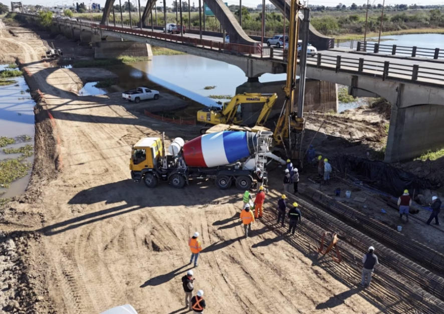 Amenazas y piedrazos contra trabajadores en la obra del Puente Carretero ⚠️