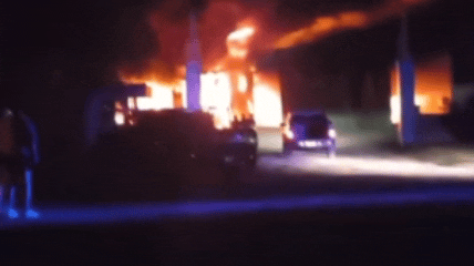 Voraz incendio en un depósito de camiones a la vera de la Ruta 1 🚒🔥