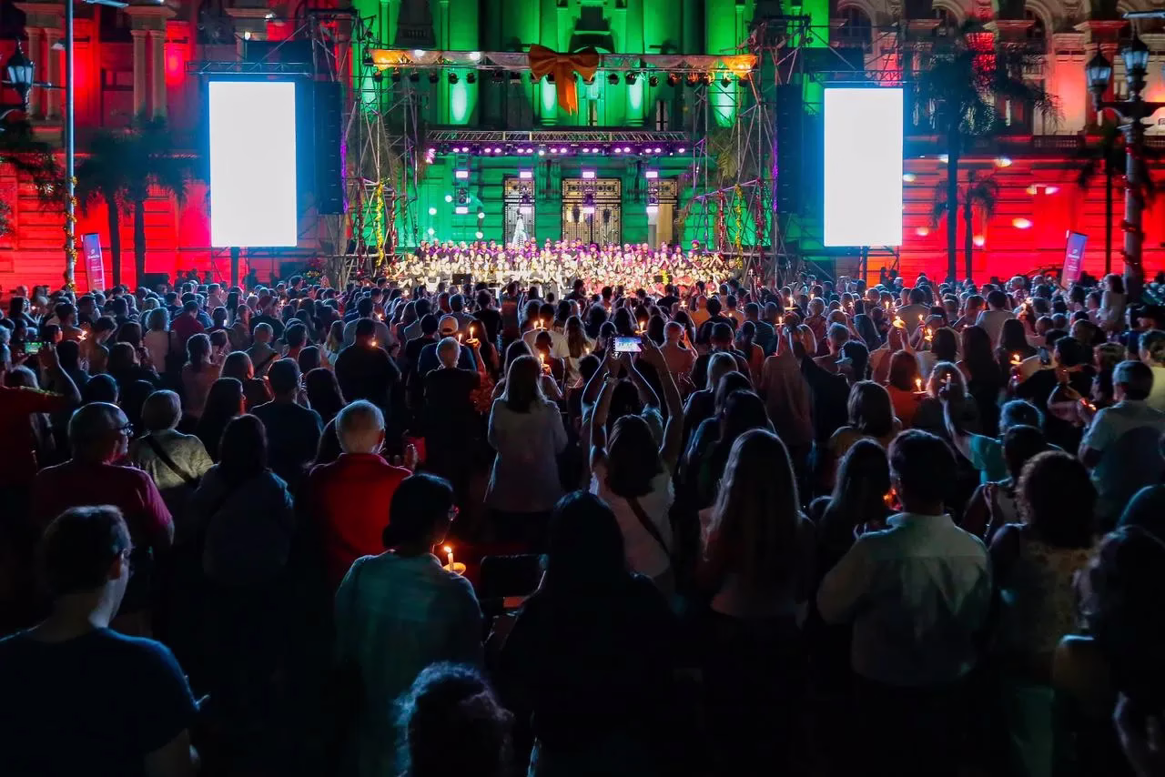 Santa Fe cantó a la Navidad con 200 voces en la Plaza 25 de Mayo 🎄