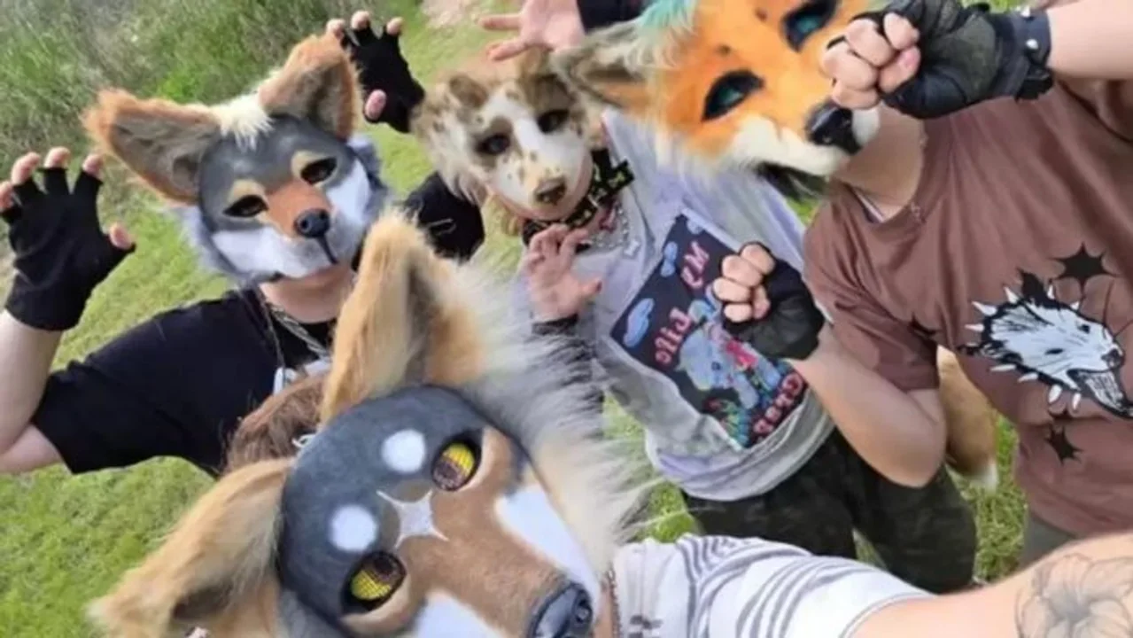 ¿Therians: identidad o juego? El “soy un lobo” que abrió debate 🐺🐱