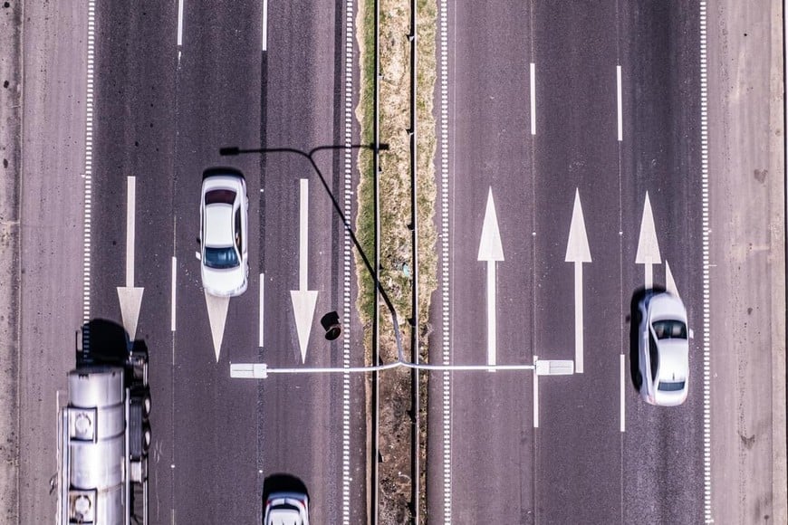 Tercer carril en la autopista: el lunes habilitan la ampliación y Rosario respira (un poco) 🚛🛣️