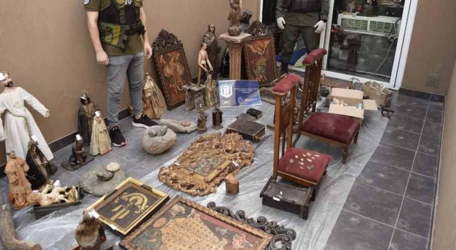 VENADO TUERTO: Recuperaron piezas arqueológicas y obras de arte que vendían ilegalmente en Facebook